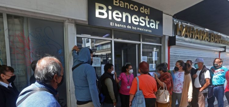 Atropellan a 22 adultos mayores afuera de un Banco Bienestar en Tamaulipas