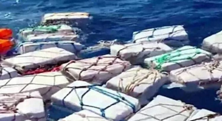 Halla la Policía de Italia 2 toneladas de cocaína flotando en el mar