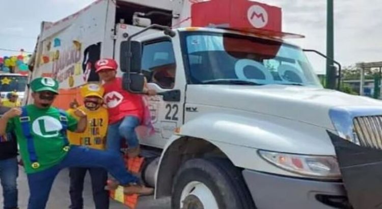 Disfrazados trabajadores de limpieza sorprendieron en calles de Tamaulipas