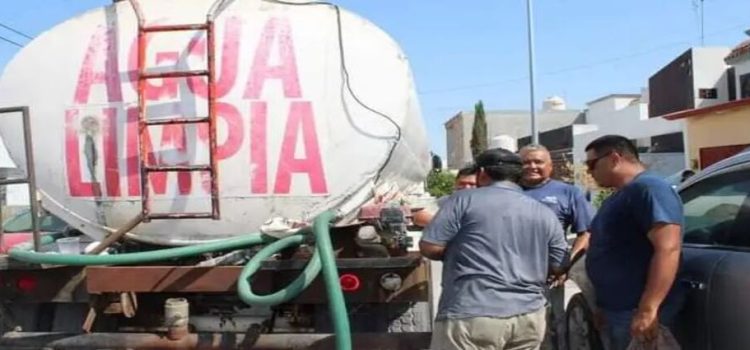 Llevan agua potable a familias de Nuevo Laredo