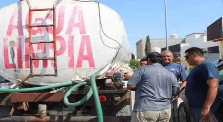 Llevan agua potable a familias de Nuevo Laredo