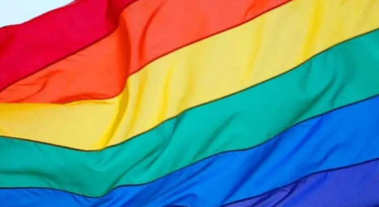 Crea Francia fondo para defender a la comunidad LGBT