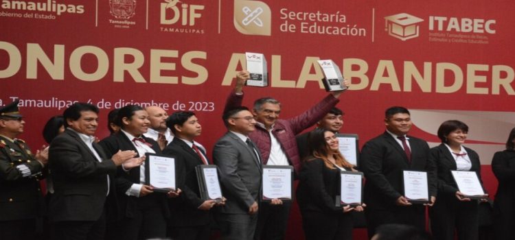 El gobernador de Tamaulipas entrega 117 mdp en becas