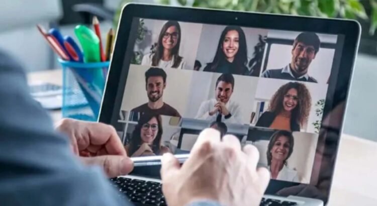 Empresa mandó a teletrabajar a sus empleados… luego los despidió por videollamada