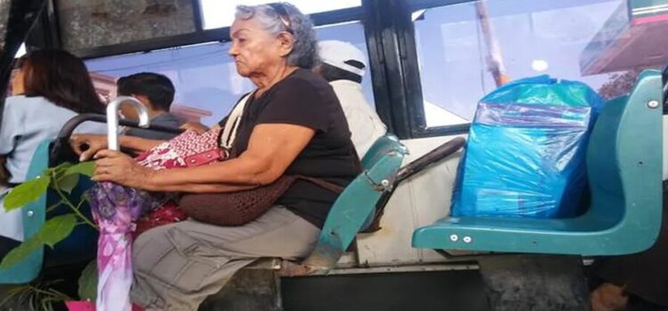 Con los asientos despedazados circula el transporte público en el sur de Tamaulipas