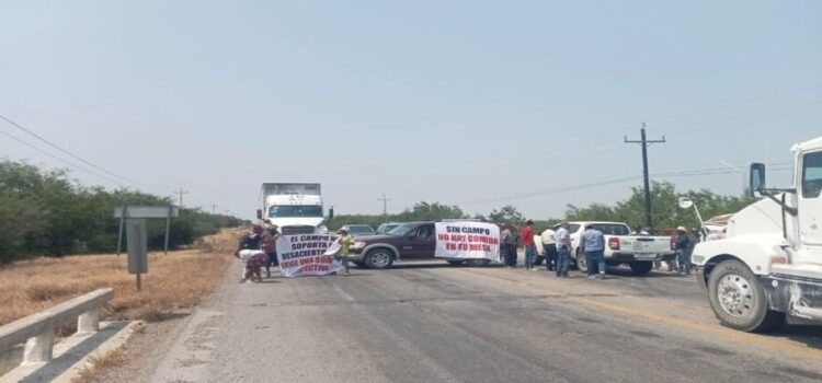 Los agricultores cierran otra vez la carretera en Tamaulipas