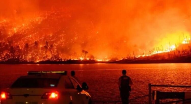 Desalojo masivo en California: el incendio Thompson obliga a miles a evacuar