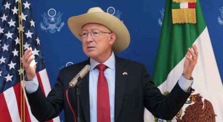 Ken Salazar responde a AMLO: la violencia en México no es culpa de Estados Unidos