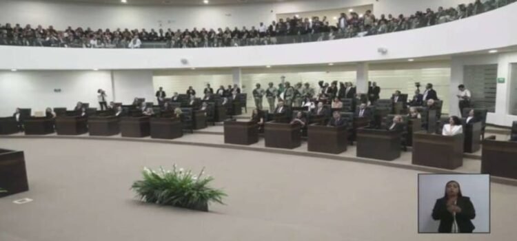 Se renueva el Congreso del estado de Tamaulipas; los diputados sesionaron a la medianoche para iniciar la gestión en el primer segundo de este martes