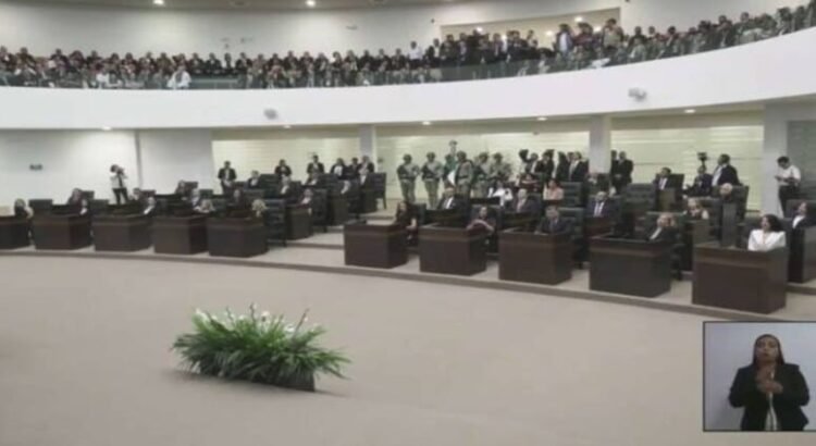 Se renueva el Congreso del estado de Tamaulipas; los diputados sesionaron a la medianoche para iniciar la gestión en el primer segundo de este martes