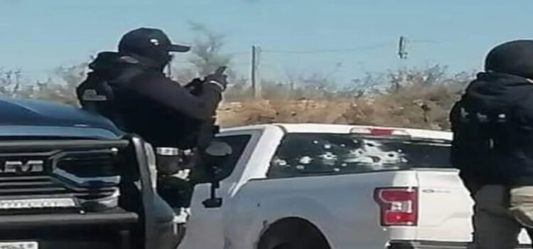 Los policías repelen a unos hombres armados que intentaron entrar a la fuerza a Coahuila