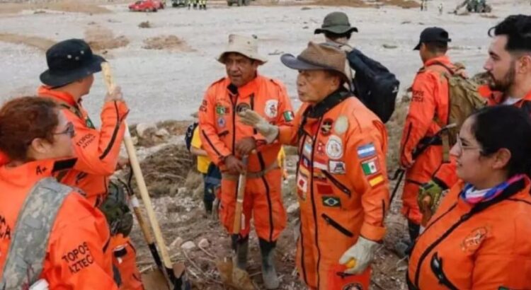 «Topos Azteca» participan en labores de rescate en España tras devastador temporal