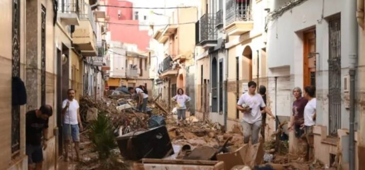 El devastador paso de la DANA en España: a oscuras entre inundaciones e inseguridad