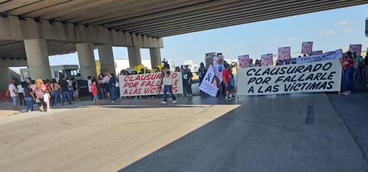 Después de ocho horas se libera el bloqueo en el puente internacional en Nuevo Laredo