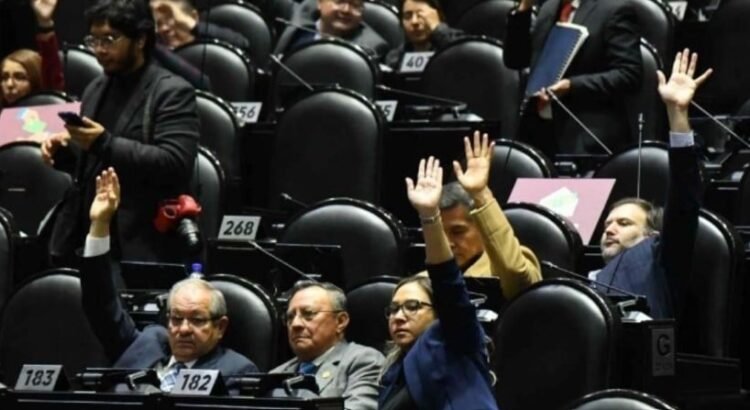 Aprueban reforma para garantizar derechos laborales a trabajadores de plataformas digitales