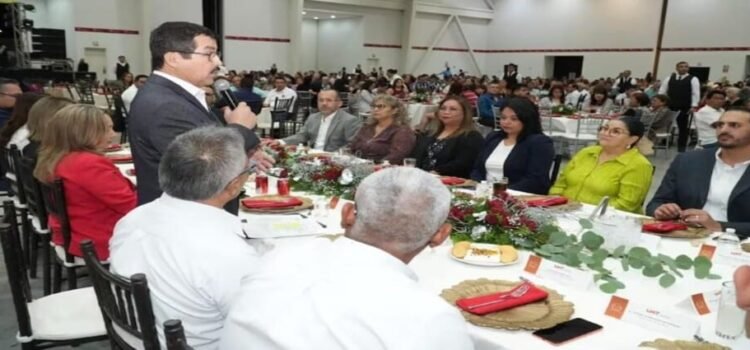 El Rector de la Universidad de Tamaulipas encabeza los festejos de Navidad con trabajadores