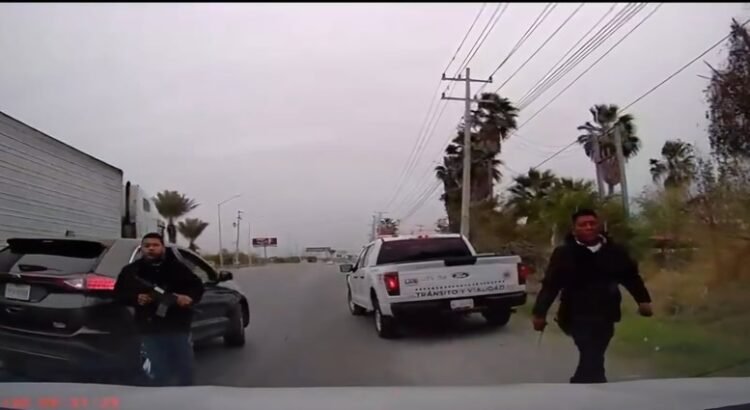 Unos hombres armados intentaron asaltar a una familia que iban rumbo a Nuevo Laredo