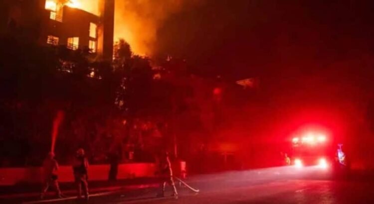 México envía apoyo para combatir incendios en Los Ángeles