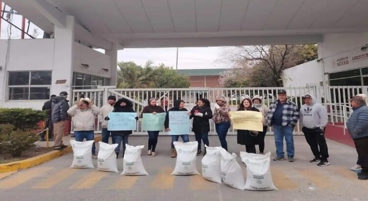 Varios agricultores pusieron un plantón en Tamaulipas para llegar a un acuerdo con Segalmex