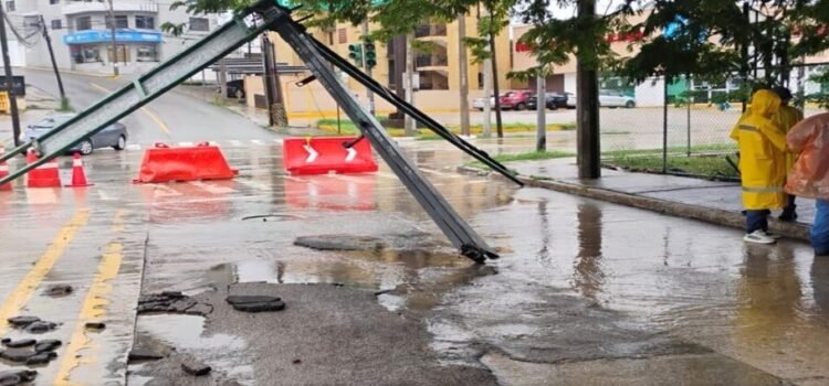 Con semáforos y hasta calles inundadas son las afectaciones por lluvias en Tamaulipas