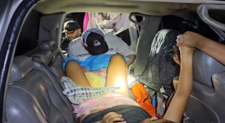 El alcalde de Tamaulipas atiende un parto en plena tormenta