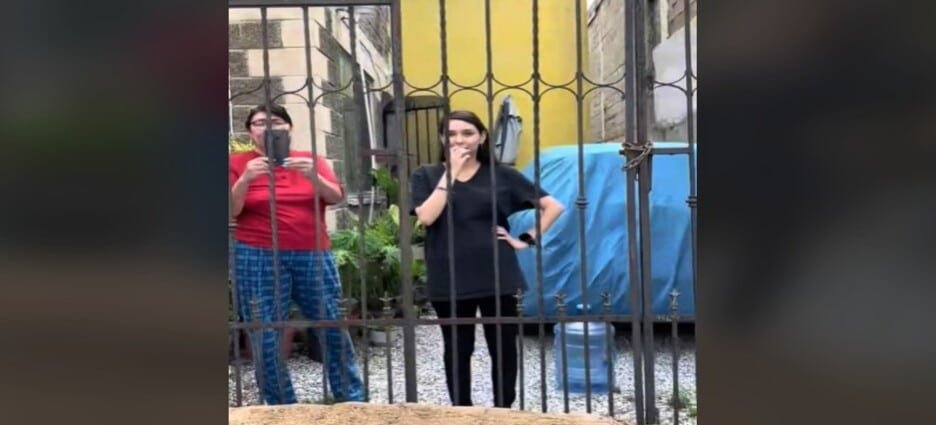 Una familia de migrantes regresa de los Estados Unidos a México y encuentran su casa invadida Una familia de migrantes regresa de los Estados Unidos a México y encuentran su casa invadida