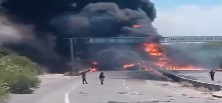 Explota una pipa en los límites de Tamaulipas y Nuevo León