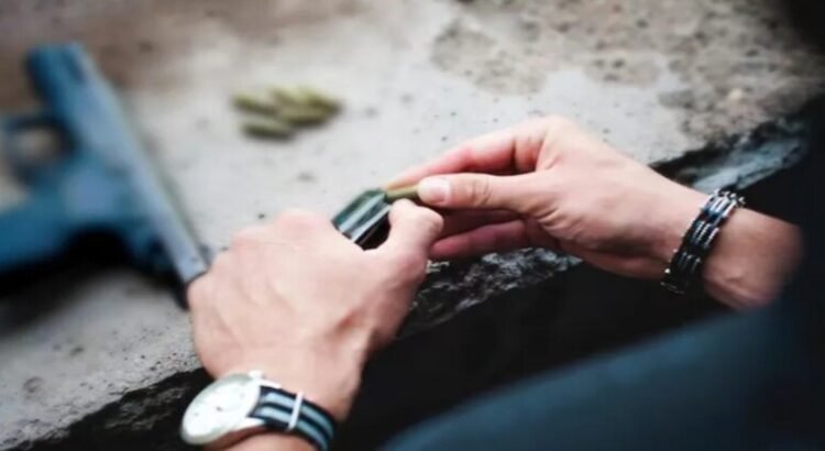 En los cateos en Matamoros, Tamaulipas, de detuvieron a cuatro personas por posesión de armas de fuego y cartuchos de uso exclusivo del Ejército En los cateos en Matamoros, Tamaulipas, de detuvieron a cuatro personas por posesión de armas de fuego y cartuchos de uso exclusivo del Ejército